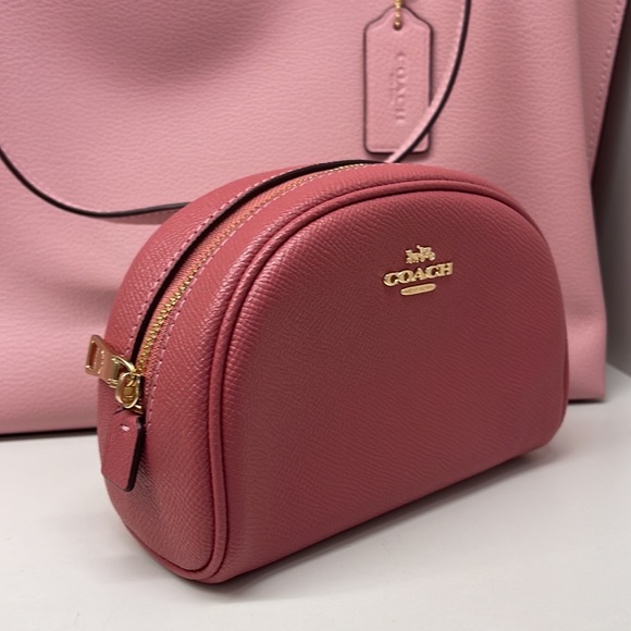 Coach Dome Cosmetic Case
Gold Rouge - Picture 16 of 16